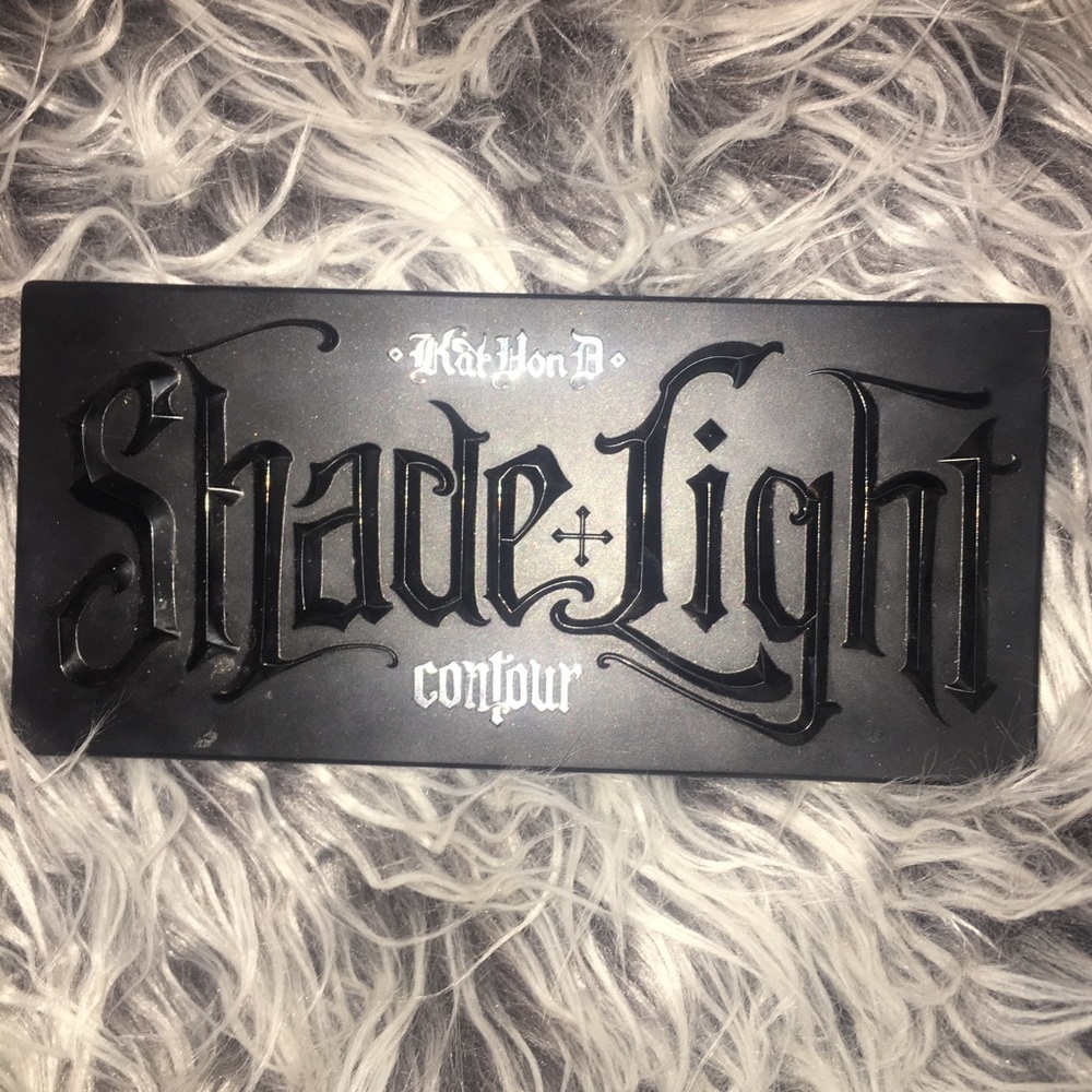 Kat Von D shade and light contour palette